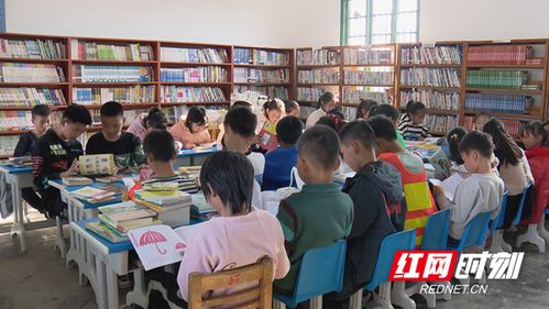 長沙商貿(mào)旅游職院愛心捐建圖書角 讓鄉(xiāng)村孩子擁抱詩和遠(yuǎn)方