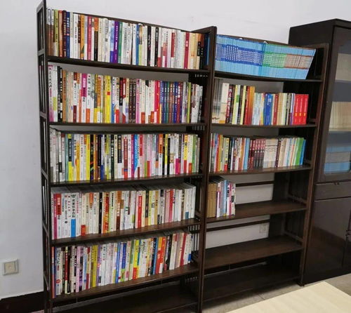 愛心企業為駐河部隊捐贈圖書及書架 書桌等書屋用品